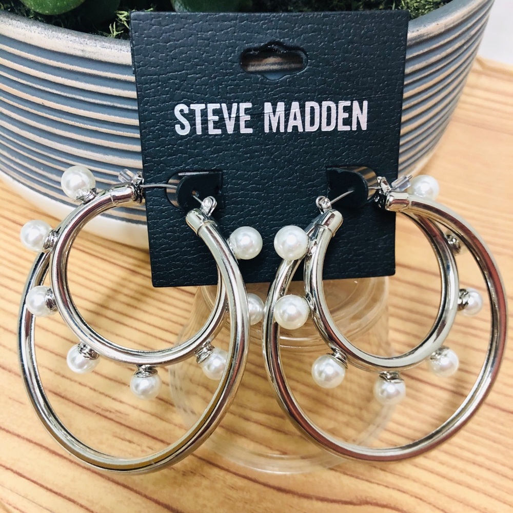 Steve Madden Double interlocking hoops Earrings